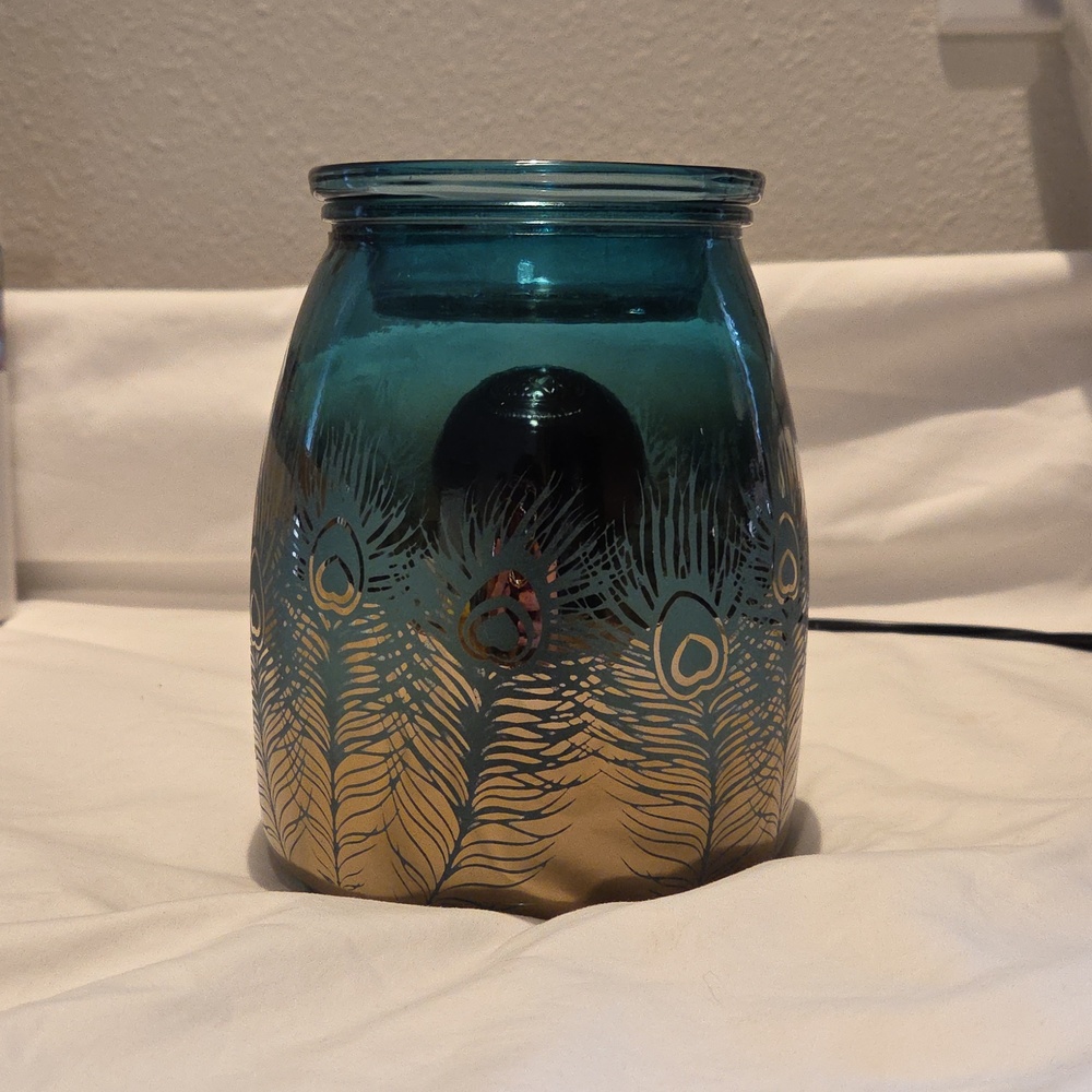 Scentsy Be Bold Wax Warmer - Picture 3 of 3